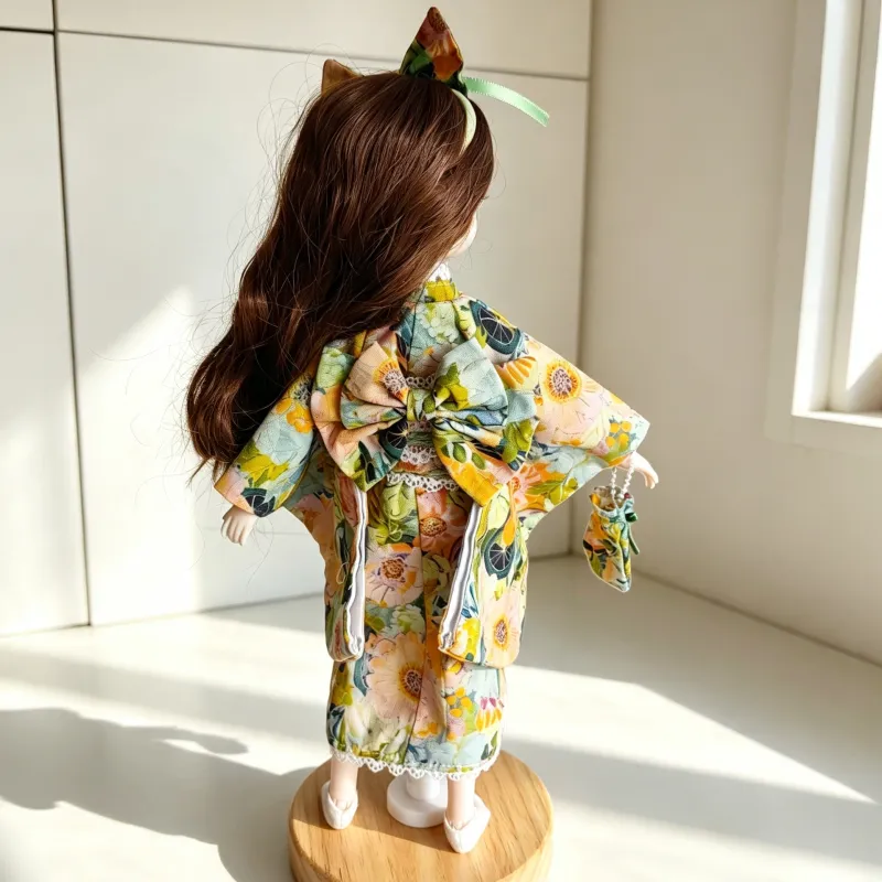 绿色花卉和服 — 角度三